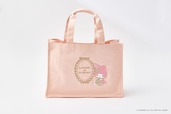 【ラデュレ×マイメロディ】「トートバッグ “マイメロディ”」ピンク ¥5,280/やさしく落ち着いたピンクの横型トート