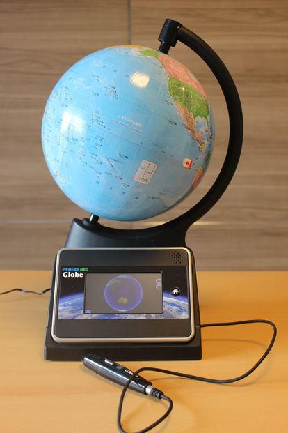 タカラトミー】お家で遊んで学べる「小学館の図鑑NEOGlobe」小1女の子