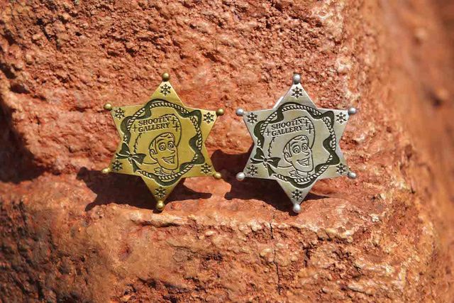 東京ディズニーランド 2015年 クリスマス・ファンタジー ウエスタンランド・シューティングギャラリー バッジ