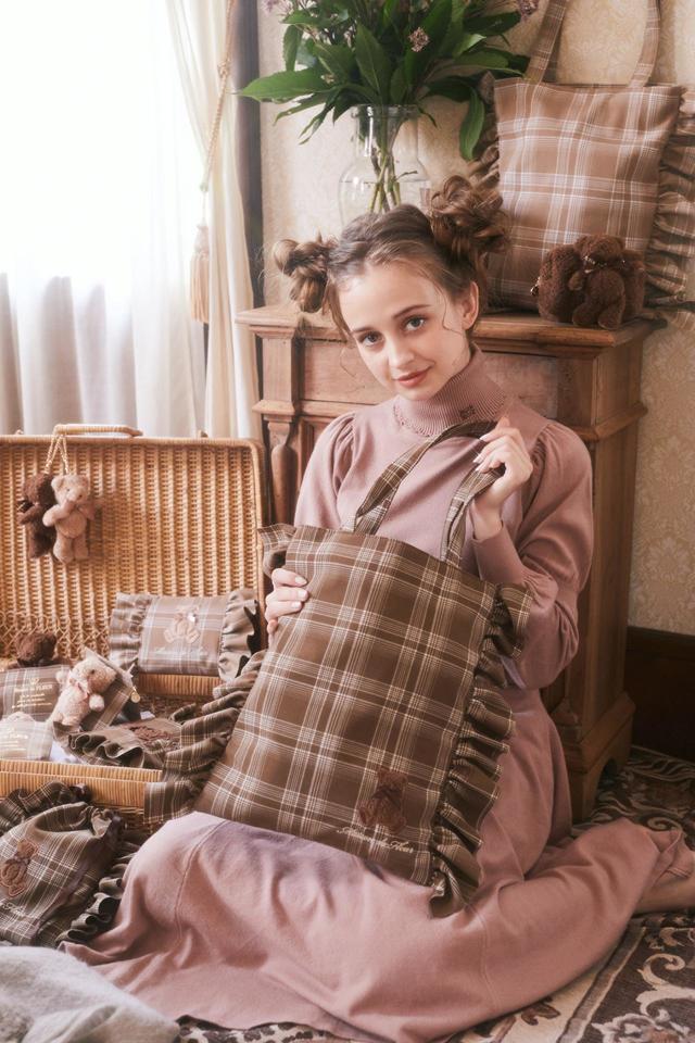 フリルベアトートバッグ / 価格5,489円（税込み）/カラー：Beige/Brown