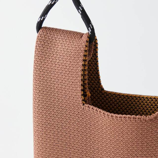 ニットショルダーバッグ（選べるキャラクター）｜￥2,490 （税込）