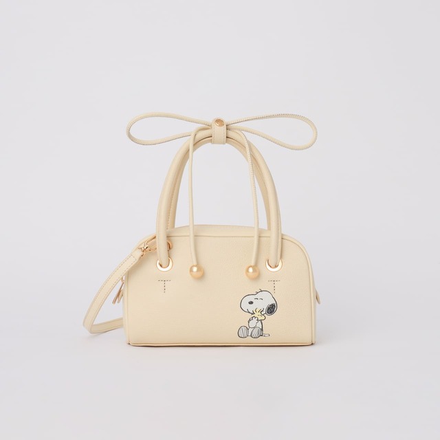 【PEANUTS×FURLA】「フルラ ポピー ミニ ドーム」¥49,500(税込み)、W21 x H11 x D7cm(全4色)