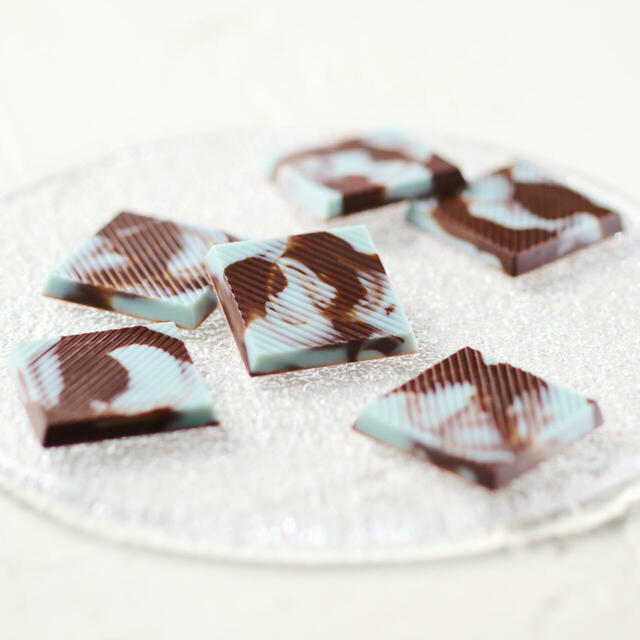 キャレショコラミント 規格：27g（6枚） 税込価格：¥350