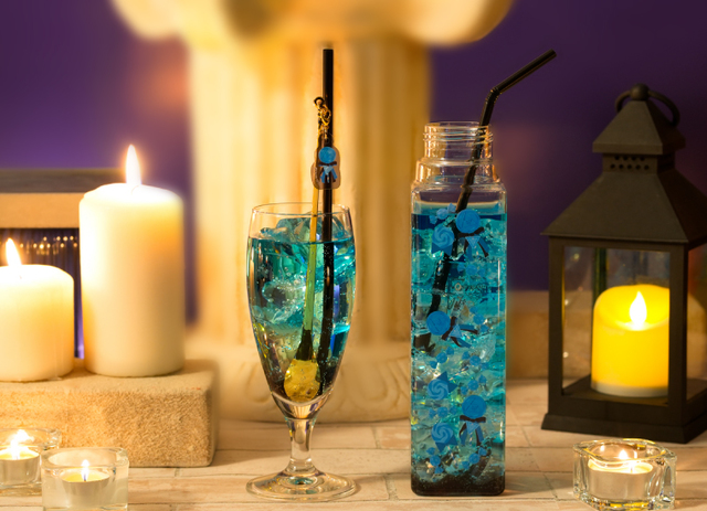 ＜イグニハイド寮＞スイカサイダー グラス（M サイズ）790 円（税込 869 円） ボトル（L サイズ）990 円（税込 1,089 円） 