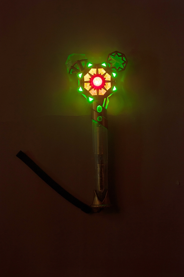 クリスタルコンパス ¥3,000|東京ディズニーシー15周年“ザ・イヤー・オブ・ウィッシュ” スペシャルグッズ