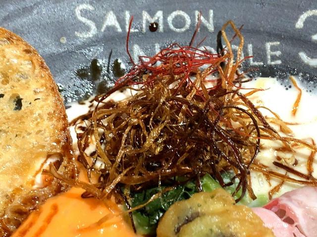 揚げネギのほろ苦さや香ばしさがアクセントになっている