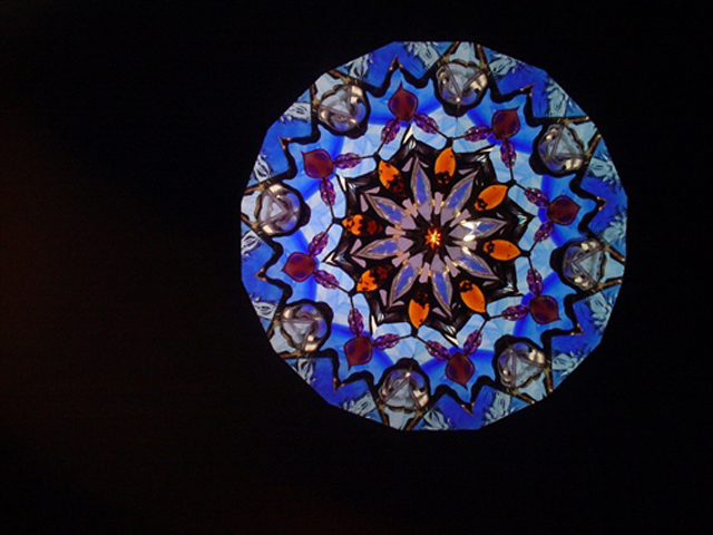 万華鏡界の第一人者・山見浩司個展　「万華鏡小宇宙～鏡の中の美の世界～」