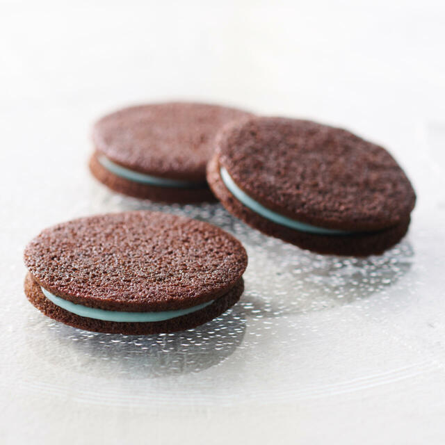 チョコミントのチュイルサンド 規格：3個 税込価格：¥290