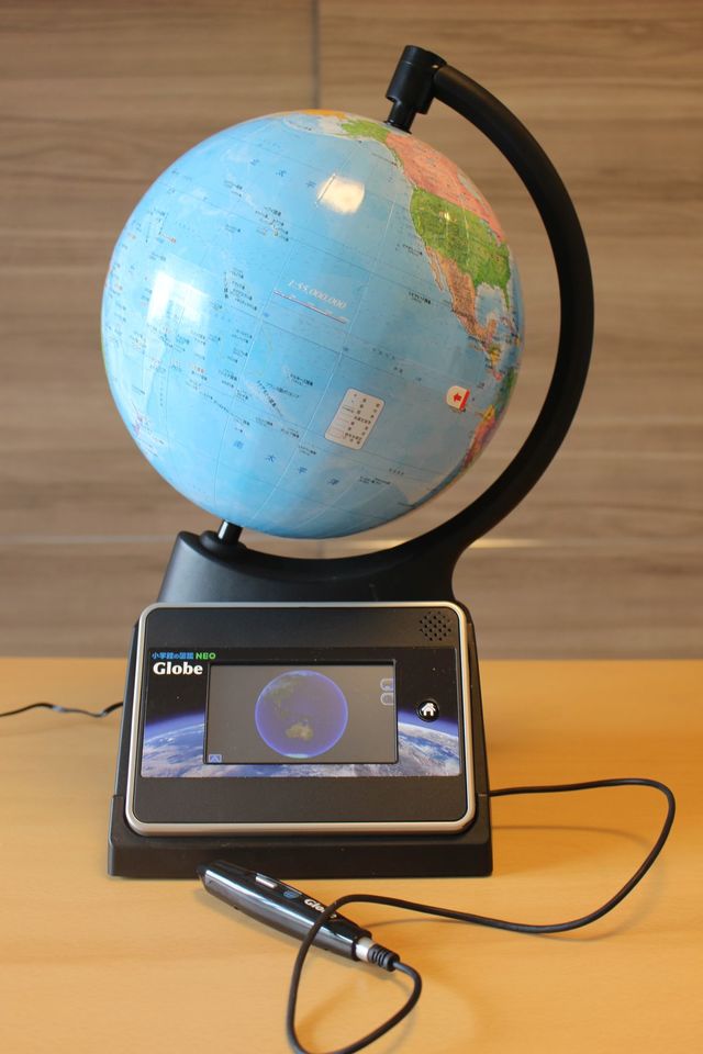 ACアダプターでコンセントに繋ぐだけで、すぐに使えます。