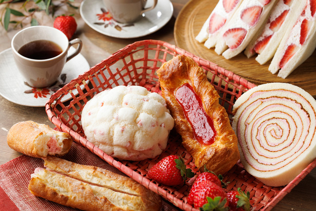 「ICHIBIKO 苺みるくフランス」 税込149円、「ICHIBIKO　苺メロンパン」　税込160円、「ICHIBIKO 苺カスタードデニッシュ」 税込149円、「ICHIBIKO うずまき苺ロールケーキ」 税込181円、「ICHIBIKO監修　苺＆ホイップサンド」　税込462円、「ICHIBIKO監修　追い苺ホイップ＆チーズ」税込441円【ICHIBIKO×ローソン】