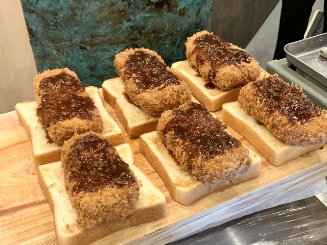 200gのとんかつをドスン!!