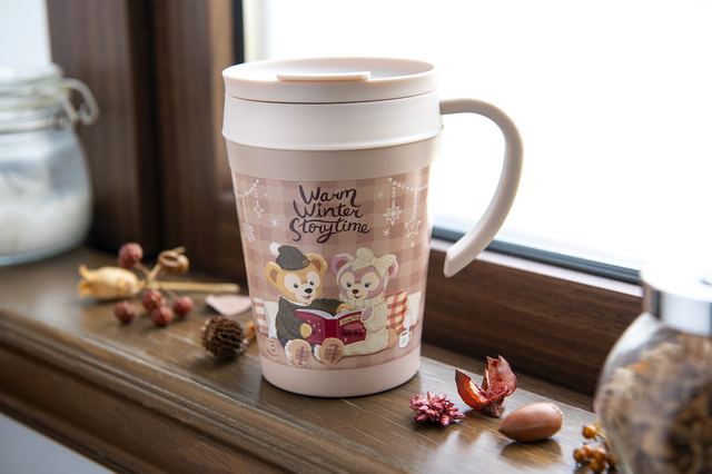 「ダッフィー&フレンズのウォームウィンター・ストーリータイム」マグカップ