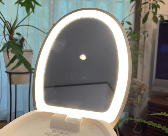 「MiCOLA（ミコラ）」フェイススチーマーのLEDライト電球色