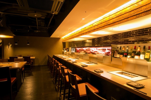 お一人様でも楽しんでいただけるカウンター席もご用意しております。