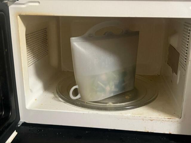 【3COINS＋plus シリコーンフードバッグ】吹きこぼれることもなく温められました！