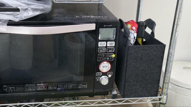 【無印良品 持ち運べるフェルトファイルボックス・ワイド】これまでレンジ横にはPP素材のファイルボックスを置いていましたが、フェルトに変えると色合いがぴったりでした！