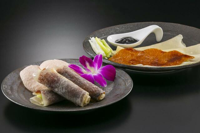 「北京ダック食べ放題」＜価格：＋1,700円＞【”プラス1700円”で専用釜で焼き上げる「1枚1600円の北京ダック」がおかわりし放題！】