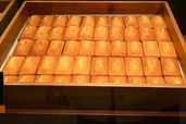 【新宿高島屋「ビーン トゥ フィナンシェ」】売り場に並んだ「フィナンシェ〈プレーン〉」