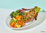 スパイシーチキンドッグとお豆のチョップドサラダ ～ Goofy style ～ ￥2,200（税込）