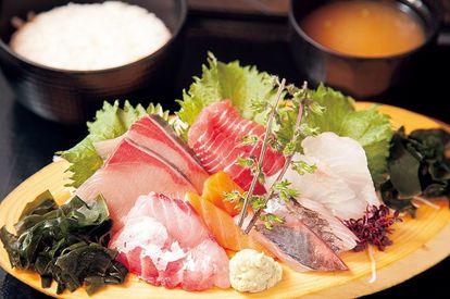 新橋 600円の絶品 刺身定食 も 安くてうまい 魚 の名店8選 ランチ 1 3 うまいめし