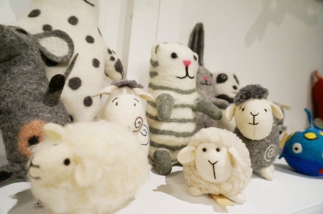 場と間クリスマス／トゥマールジャパン『TUMAL キルギスのフェルト知育玩具ボール』