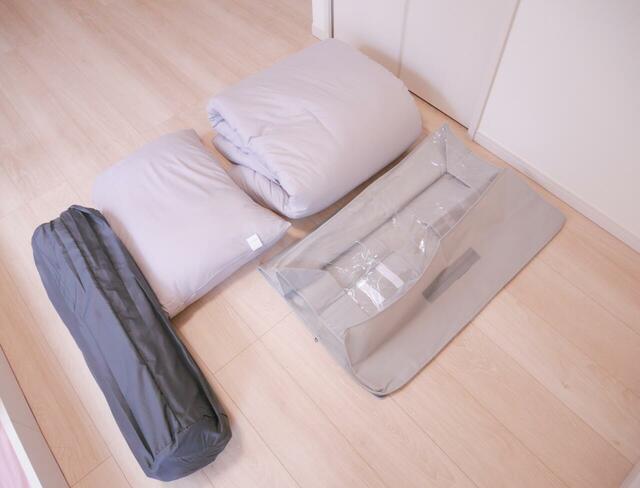 【ベルメゾン　省スペースで収納できる来客用布団セット(6点)】枕、掛け布団、敷布団、敷布団カバーがセットになっています