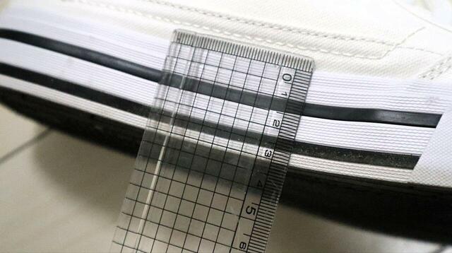 【PUMA コート クラシック バルク スニーカー】やや厚底（実測値で約3cm）なので、さりげなく身長を盛れるのもポイント！