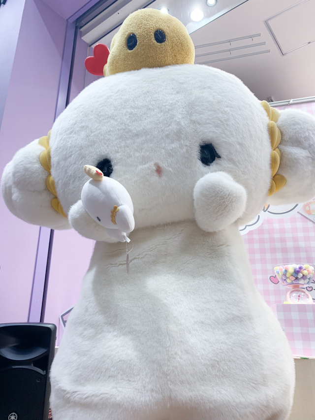 ぬいぐるみを見せてくれた…けれど持つの難しそう