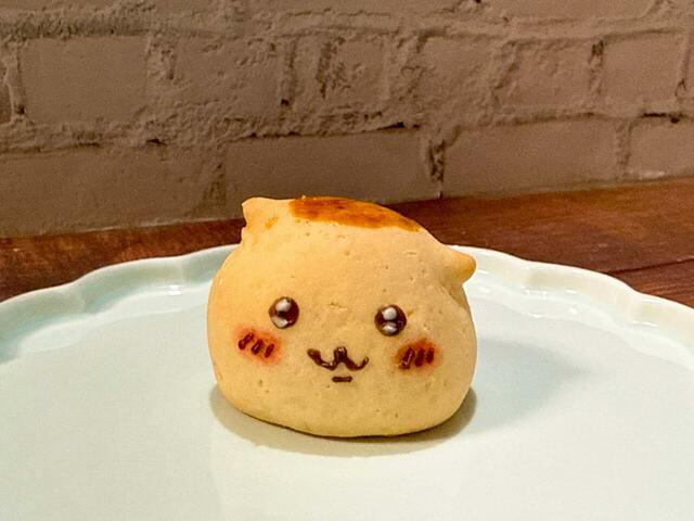 くりまんじゅうのつぶらな瞳を表現するのに苦労しました…！少し斜めになっているお顔はご愛嬌♪