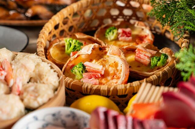 蟹の甲羅を器にした「蟹甲羅グラタン」【まるごと かに祭】