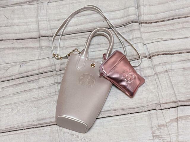 「SAKURA2026」第1弾のミニポーチを装着。このカラビナは大きめなので持ち手につけることができました