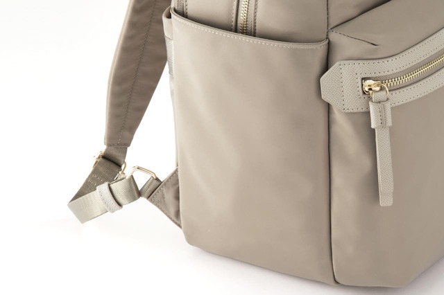 【ace.ラポルテム】パスケースやスマートフォンの収納に適した「オープンポケット」