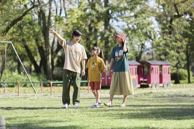 DisneyTシャツ(大人用)980円/Disneyドライ半袖Tシャツジュニア(キッズ用)780円