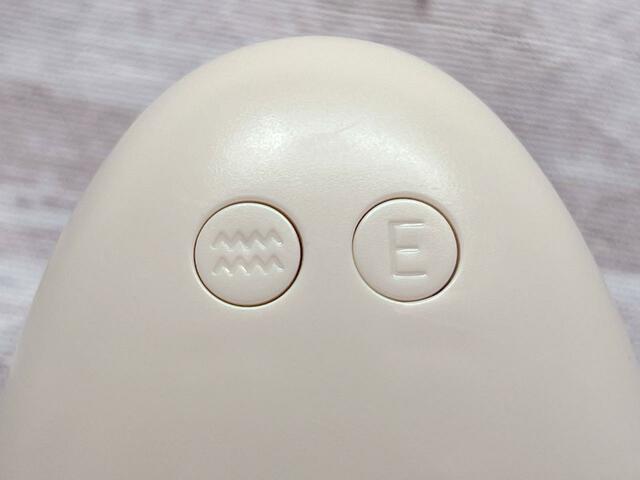 フロントのスイッチで電源を入れます