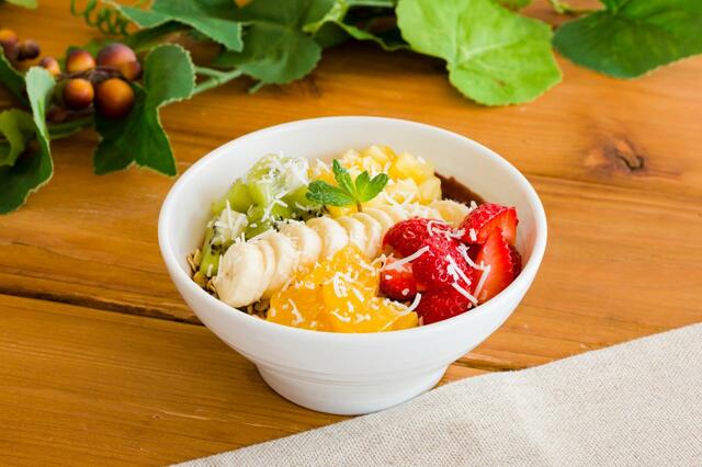 「アサイーボウル ～フルーツ～」＜1,580円（税込1,738円）＞【「Eggs ’n Things」に人気のアサイーを堪能できる新メニューが登場】