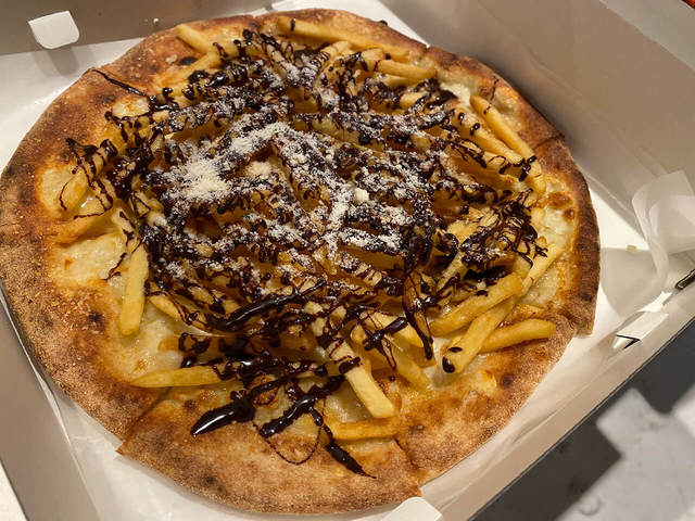 GOLDEN PIZZA TOKYO チョコポテトピザ　￥2,700