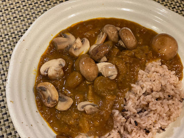 【マッシュルームトーキョー】カレーにも追いマッシュルーム