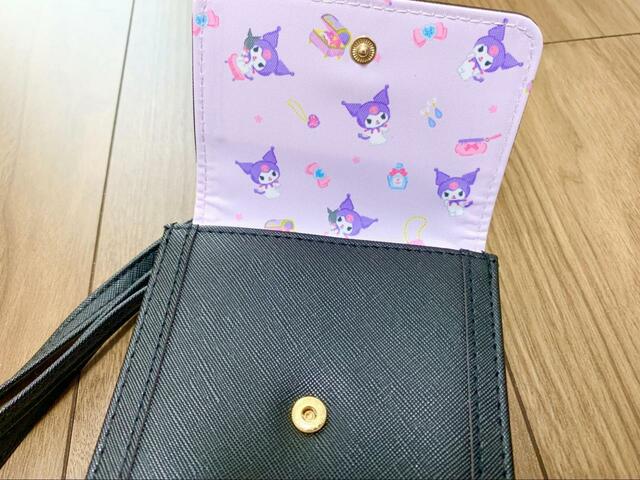 【クロミ 収納上手なスマホショルダーBOOK 】中のものを落としづらいスナップボタン式