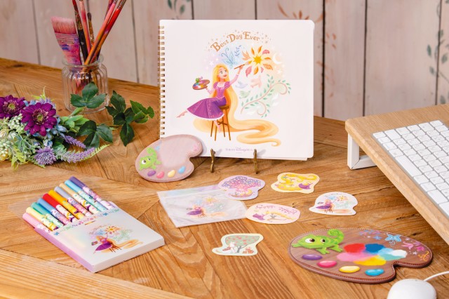 「ラプンツェルのランタンフェスティバル」をテーマにしたグッズ｜東京ディズニーシー新テーマポート「ファンタジースプリングス」｜販売店舗：東京ディズニーシー「エンポーリオ」｜発売日：2024年5月28日（火）