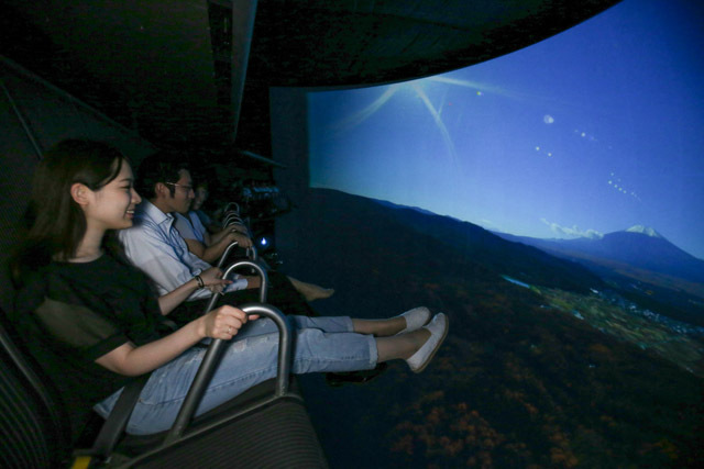 富士急ハイランド「富士飛行社」