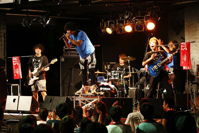 カップヌードル食べ放題フェスに出演したLIFriends