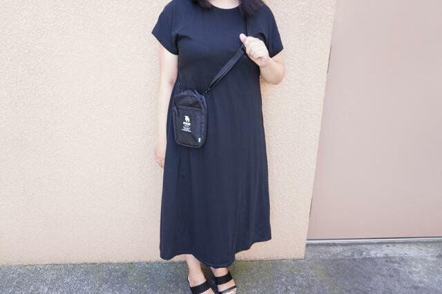 斜め掛けしてみたところ【mozすっきり収納できる！多機能スマホショルダーバッグ】