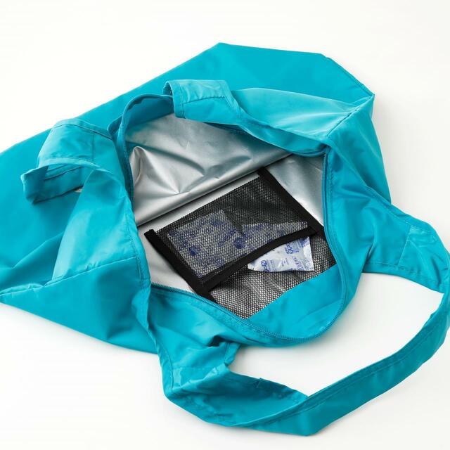 【紀ノ国屋 まとまる保冷バッグ ラグーン】内側には保冷剤を入れられるメッシュポケットも