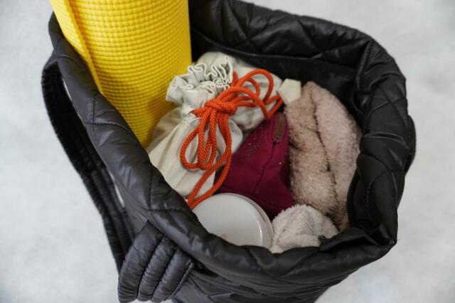 ヨガマット、シューズ、タオルなどジムで使うアイテムを入れてみた