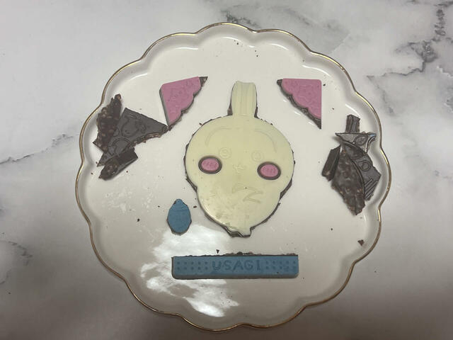 うさぎは長いお耳をパキッとしないように割るのがポイント！