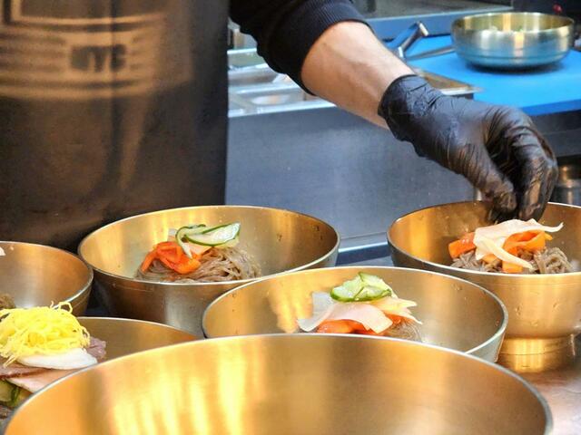 「我が家は祖母の代から飲食店を経営してきました。『ソルヌン』では北朝鮮で作っていたものをそのまま提供しています」（ムン・ヨンヒさん）