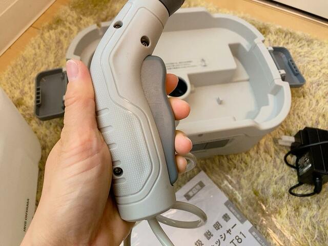 【アイリスオーヤマ 充電式ポータブルウォッシャー】握りやすくコンパクトな持ち手