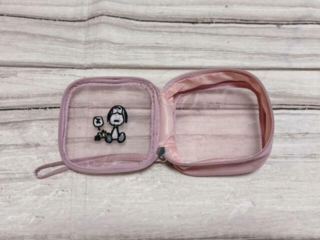 ファスナーがガバッと開くので中身が取り出しやすい！