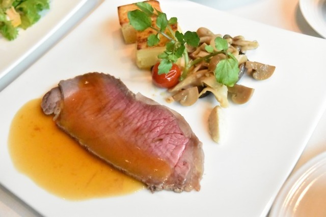 ２０年以上続く特製グレービーソースで