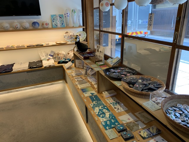 オリジナルの雑貨がズラリと並ぶ店内